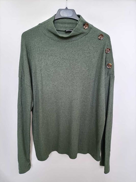 STRADIVRIUS. Green buttoned sweater TM