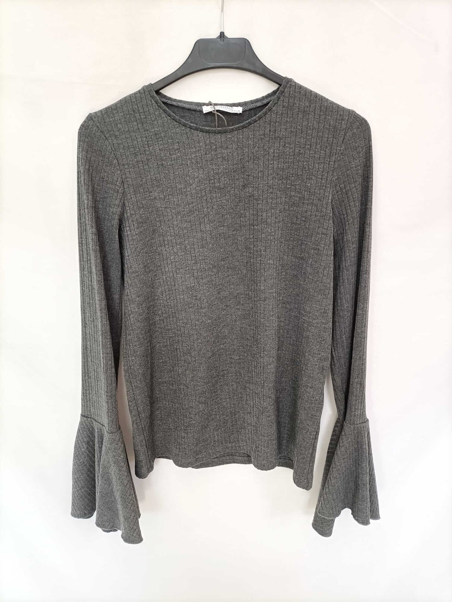 ZARA.Camiseta gris canalé T.M