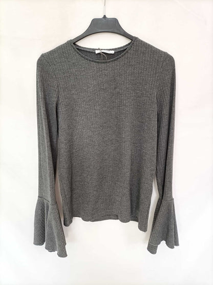 ZARA.Camiseta gris canalé T.M