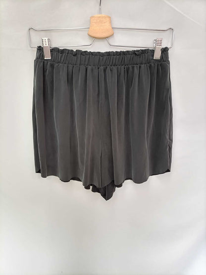 OYSHO. TS grey shorts