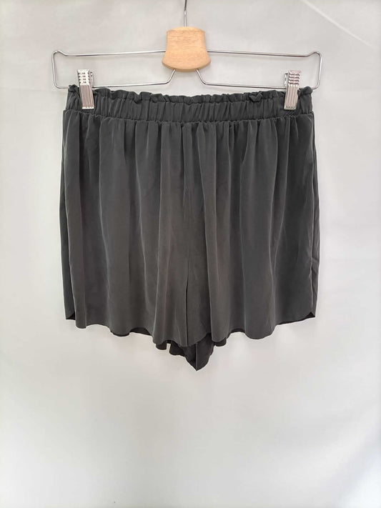 OYSHO.Pantalones corto grises T.S