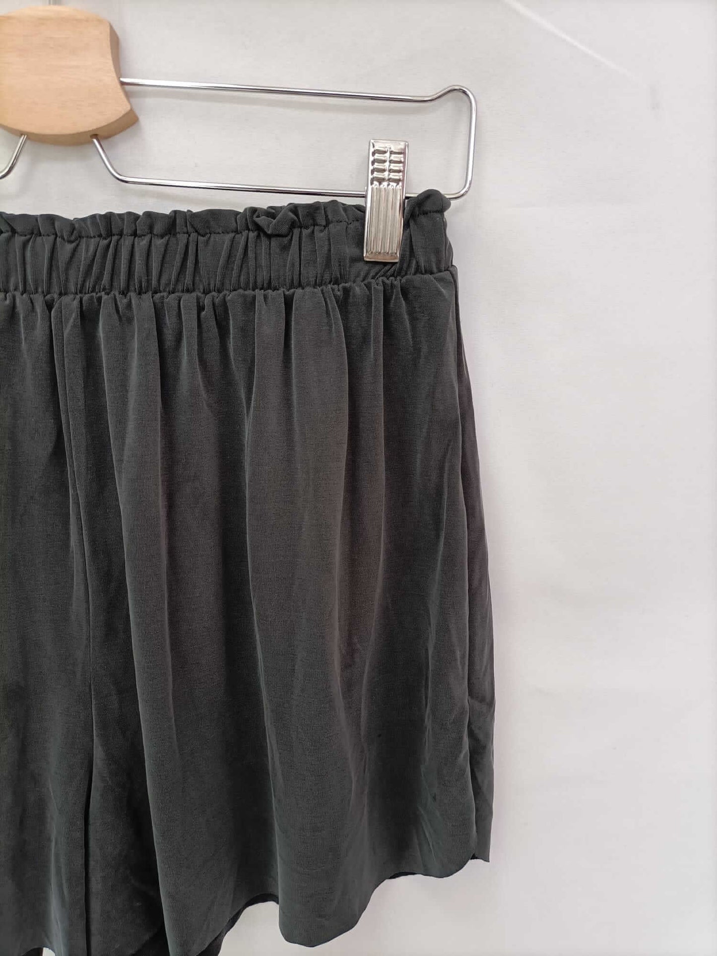 OYSHO. TS grey shorts