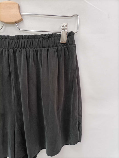 OYSHO. TS grey shorts