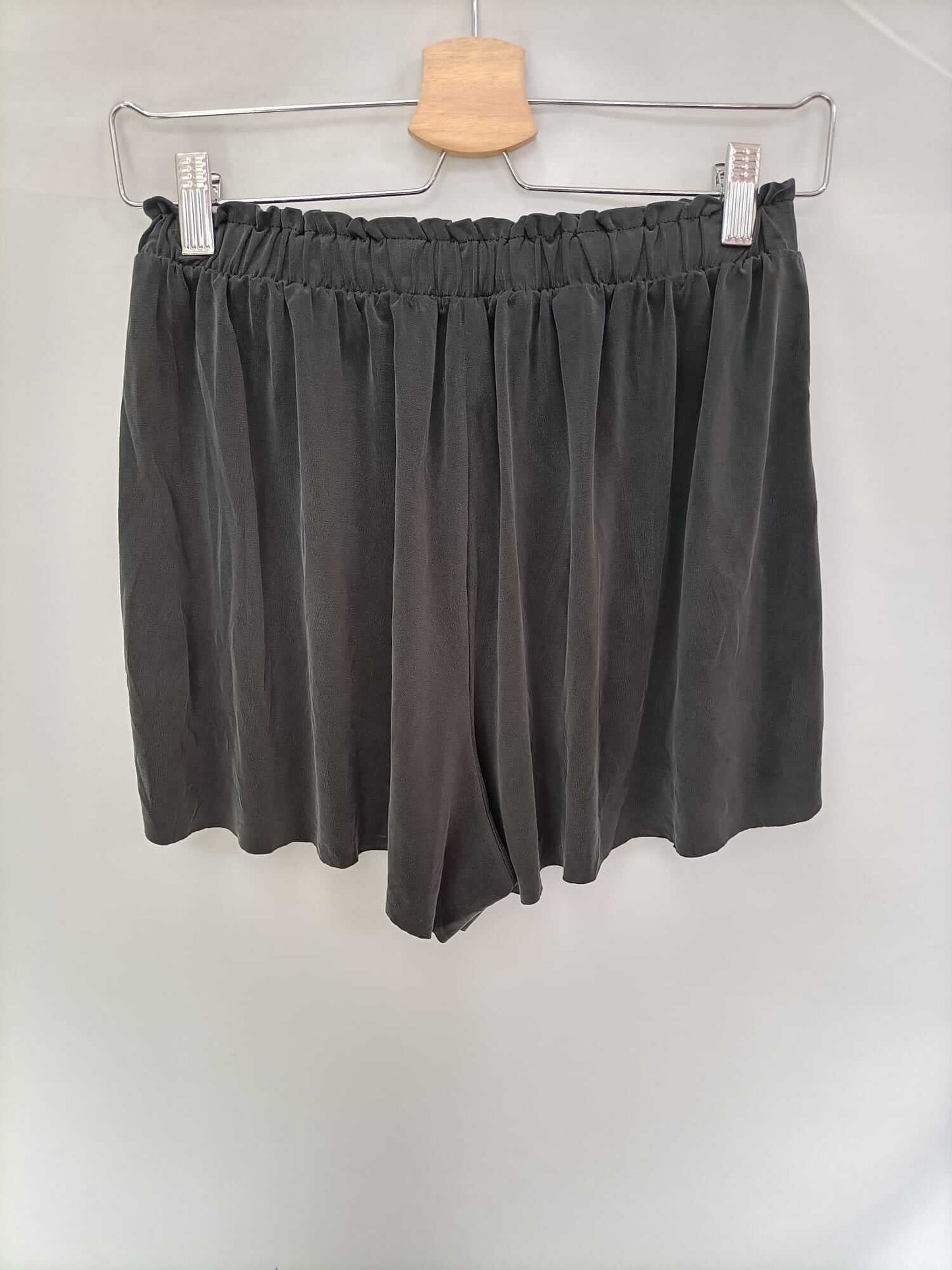 OYSHO. TS grey shorts