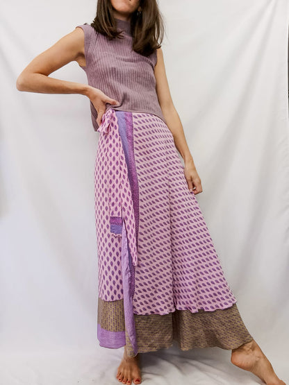 CON LUZ PROPIA.Falda midi seda vintage TU