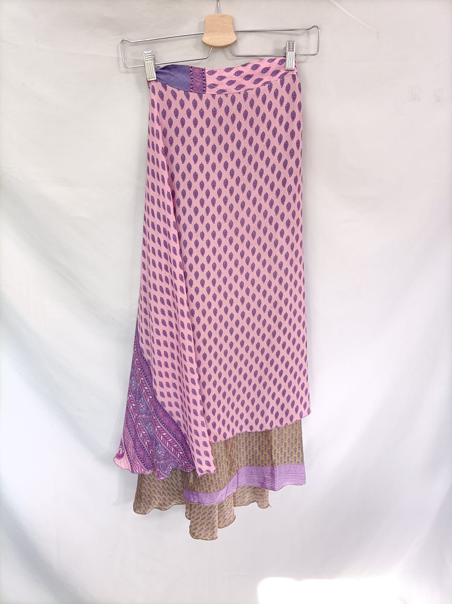 CON LUZ PROPIA.Falda midi seda vintage TU