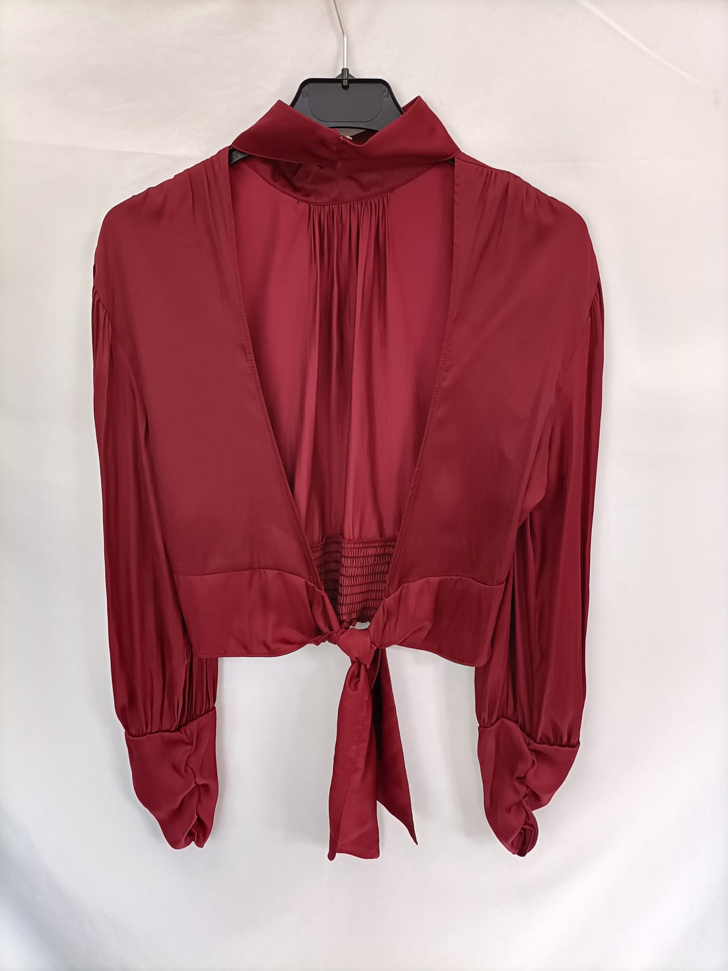 ZARA.Blusa color vino satinada T.s