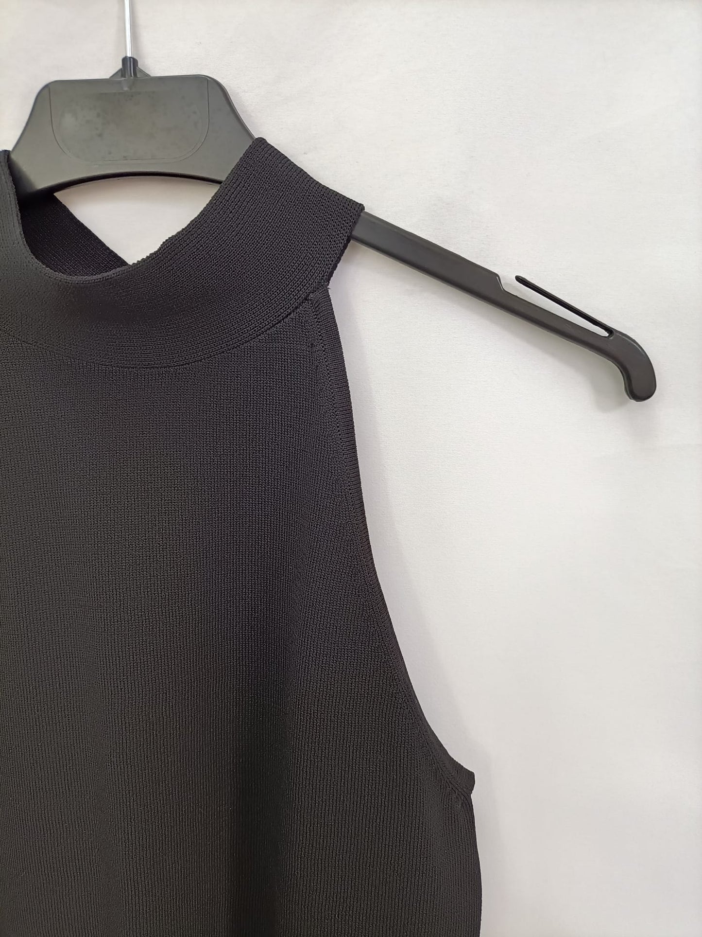 ZARA.Top negro ajustado T.s