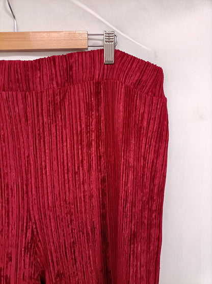 PRETTYLITTLEHING.Palazzo pleats T.52