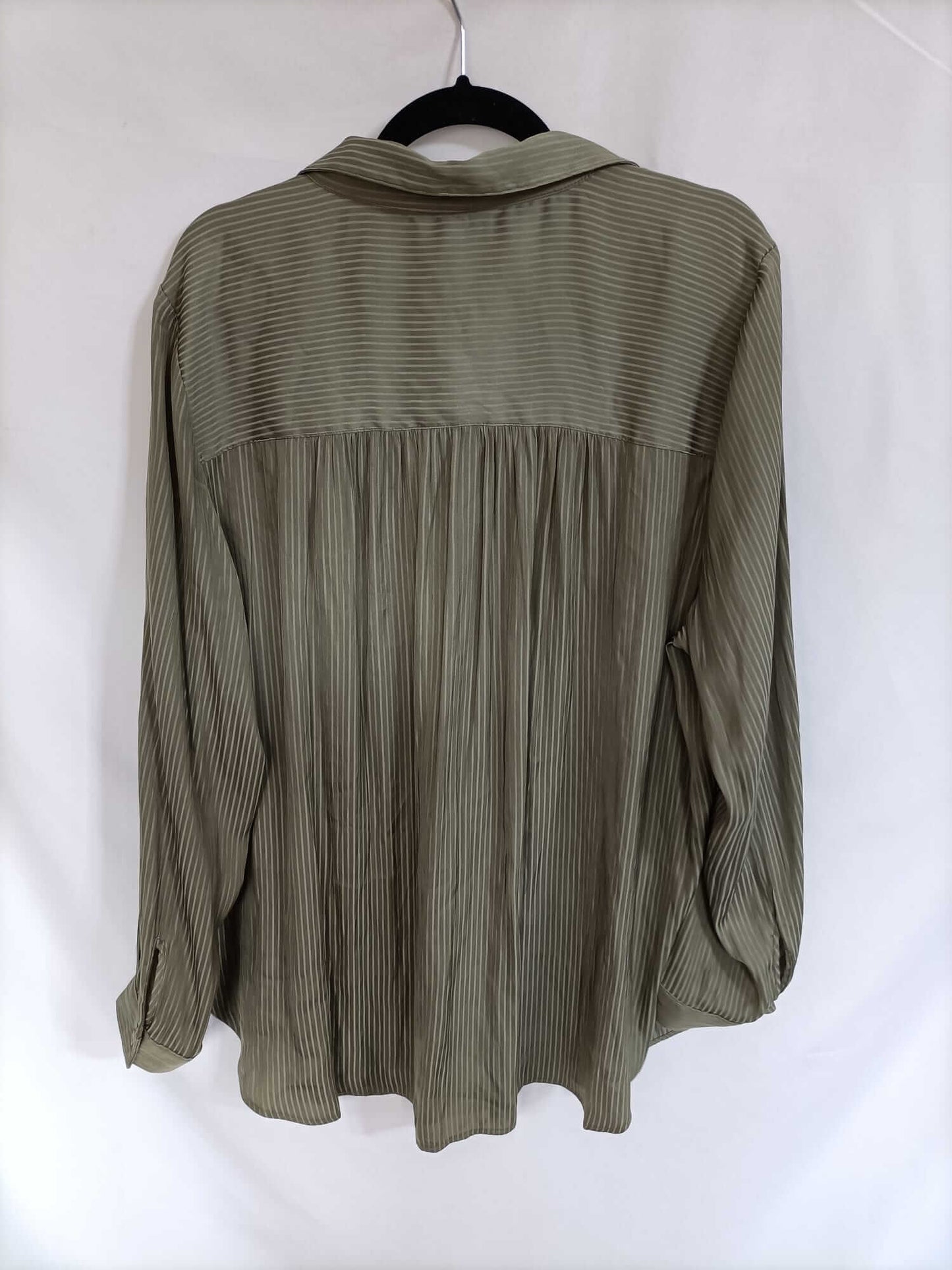H&M.Blusa fluida rayas tonos verdes T.54