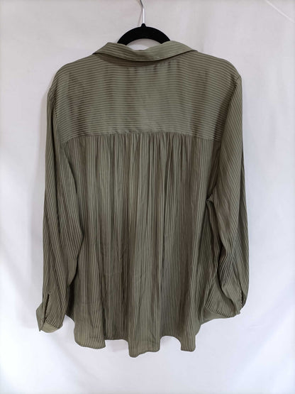 H&M.Blusa fluida rayas tonos verdes T.54