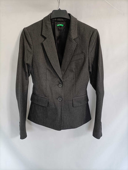 BENETTON. Blazer gris de espiga T.38