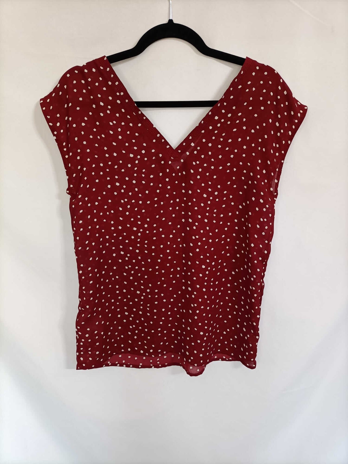 CORTEFIEL. Top burdeos topitos T.s