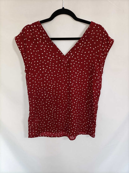 CORTEFIEL. Top burdeos topitos T.s