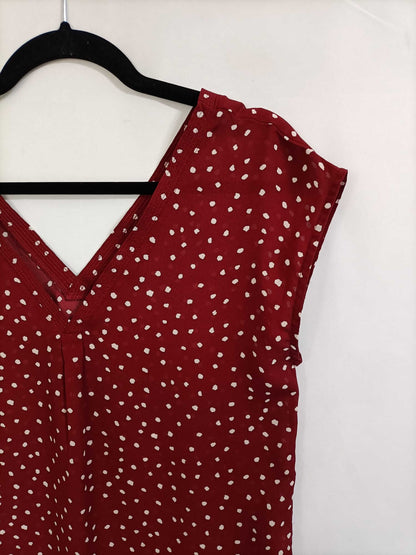 CORTEFIEL. Top burdeos topitos T.s