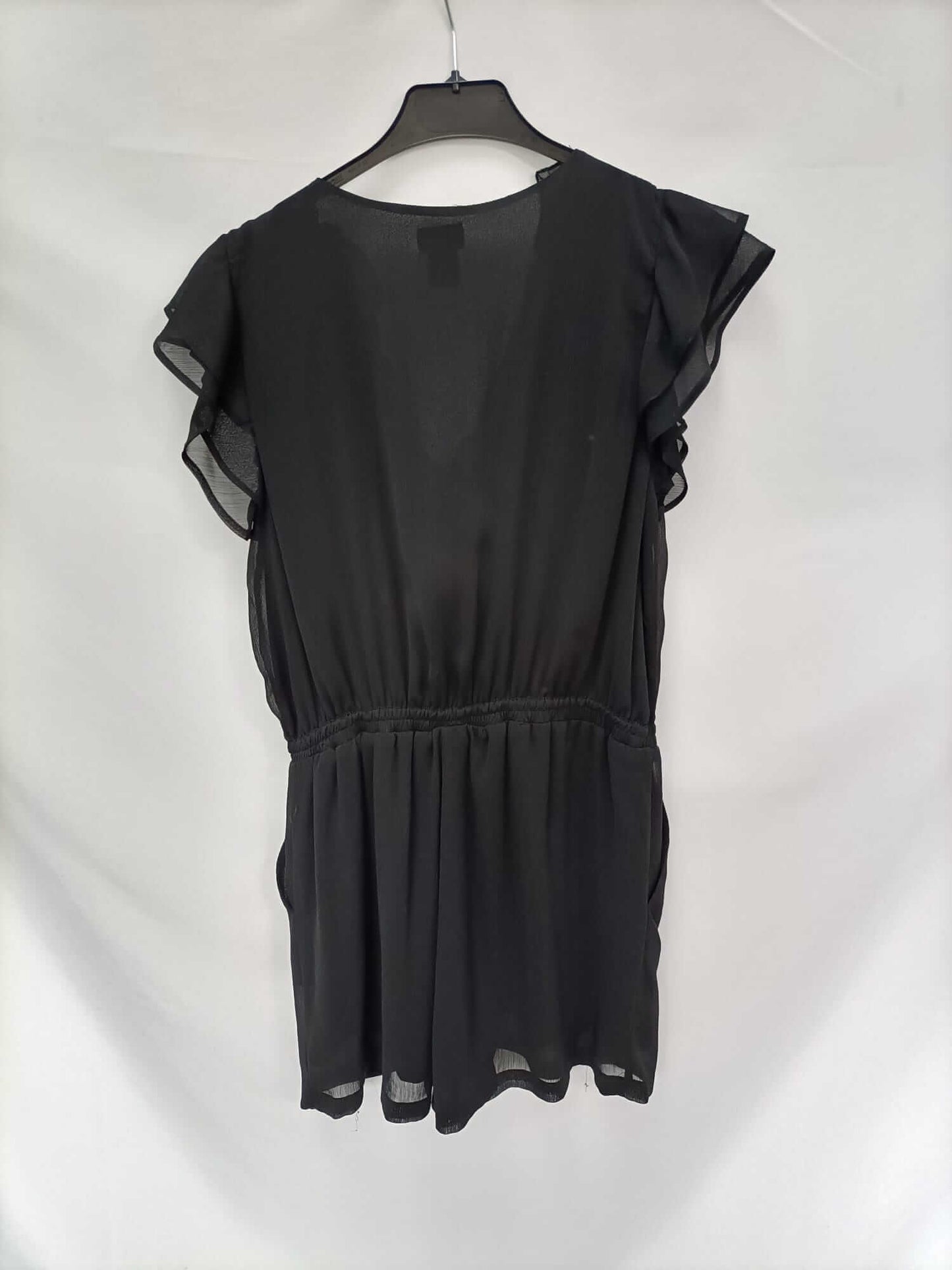 H&M. Mono negro volantes T.42