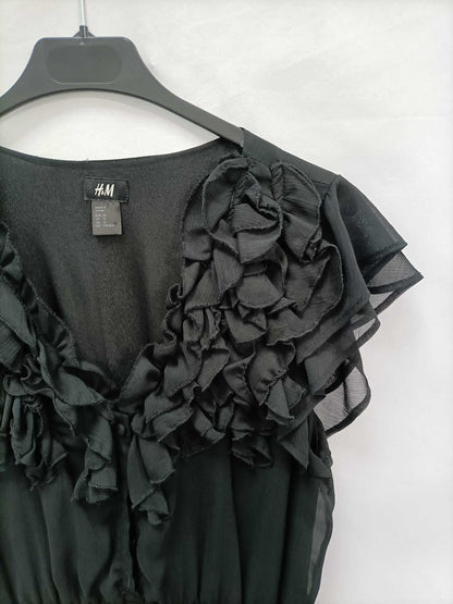 H&M. Mono negro volantes T.42