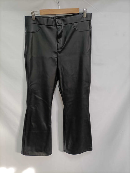 ZARA. Pantalón negro polipiel T.xl