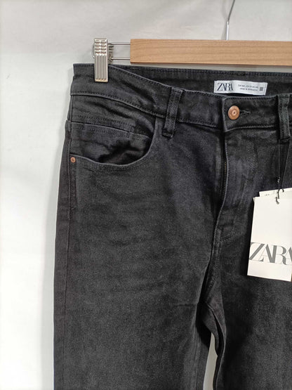 ZARA. Pantalón negro denim T.44