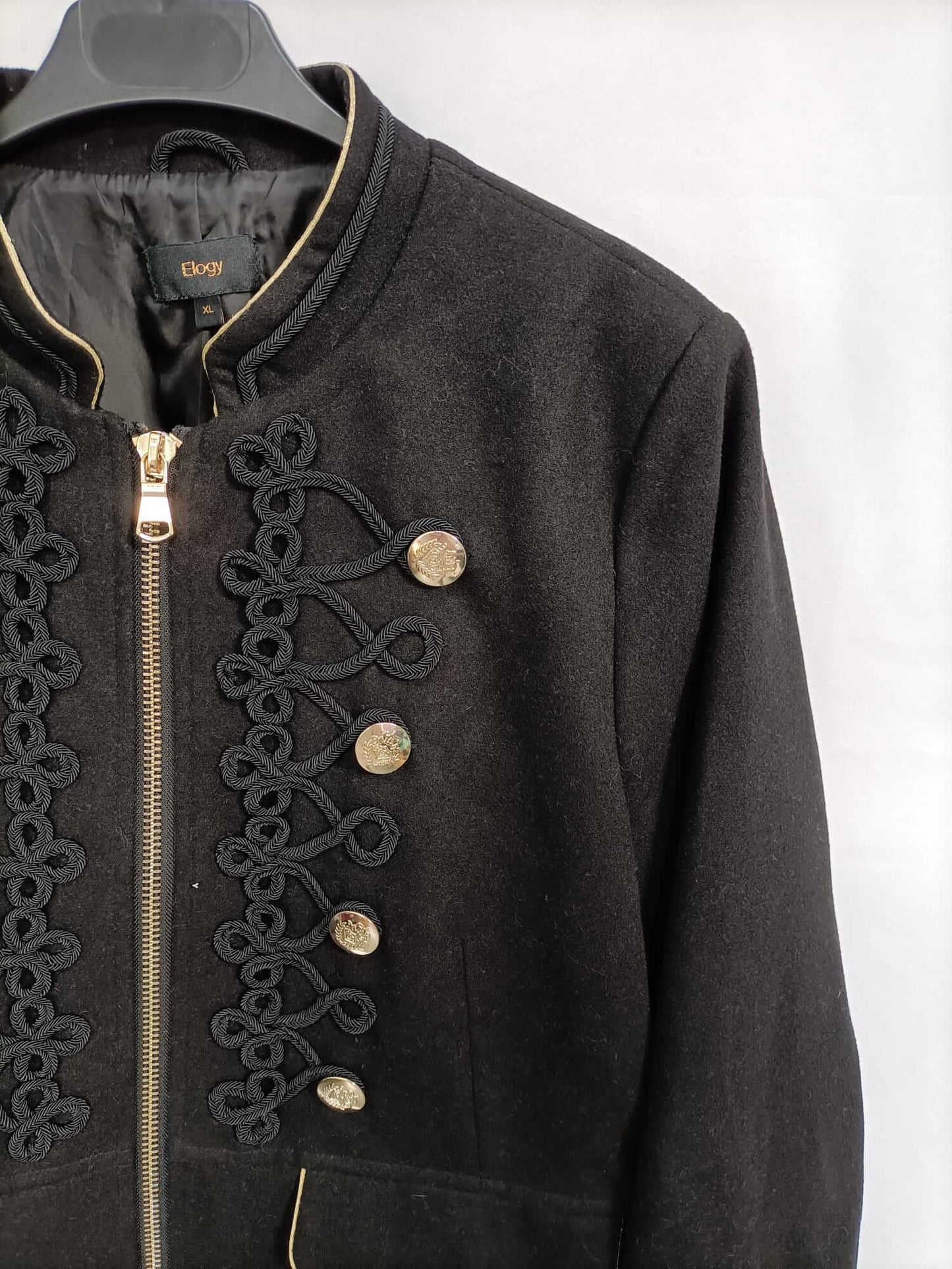 ELOGY. Abrigo negro botones dorados T.xl