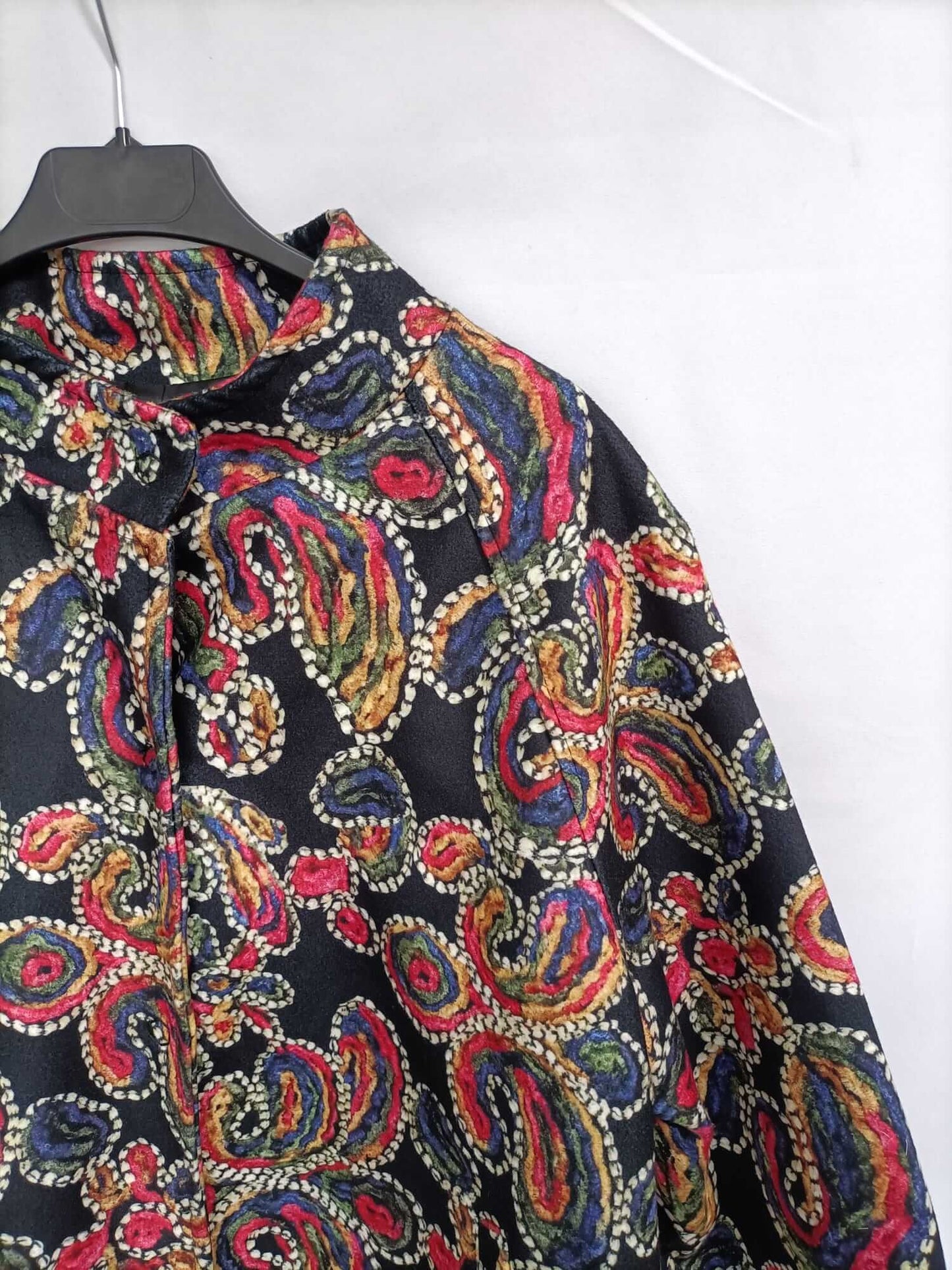 OTRAS. Abrigo negro amebas colores T.xl