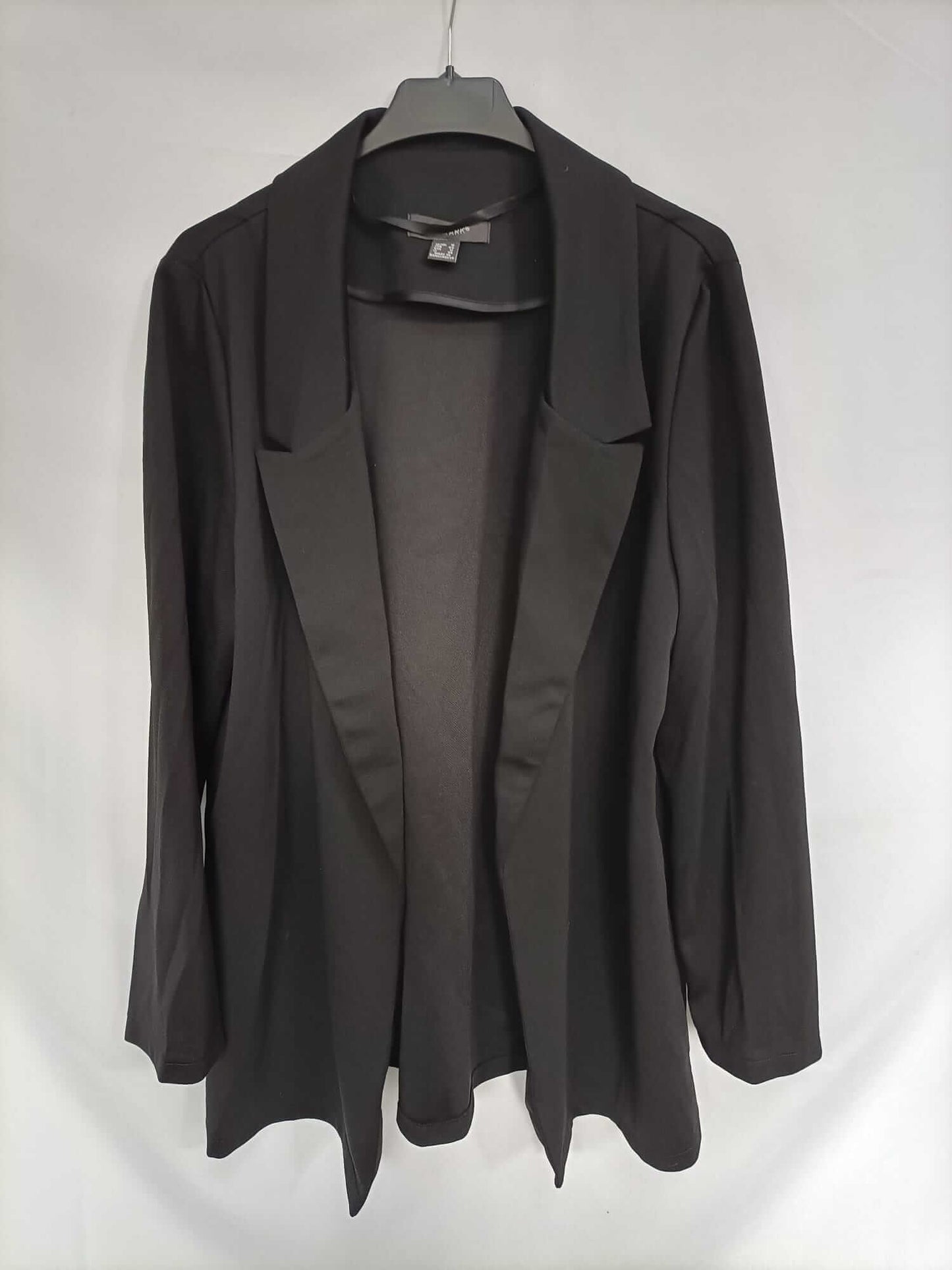 PRIMARK. Blazer negra fluida T.44