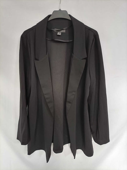 PRIMARK. Blazer negra fluida T.44