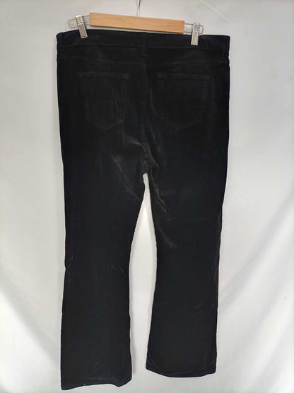 ZARA. Pantalón negro de pana T.44