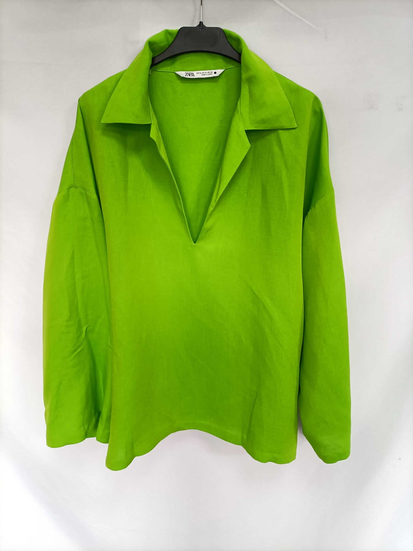 ZARA. Blusa verde fluida T.xl