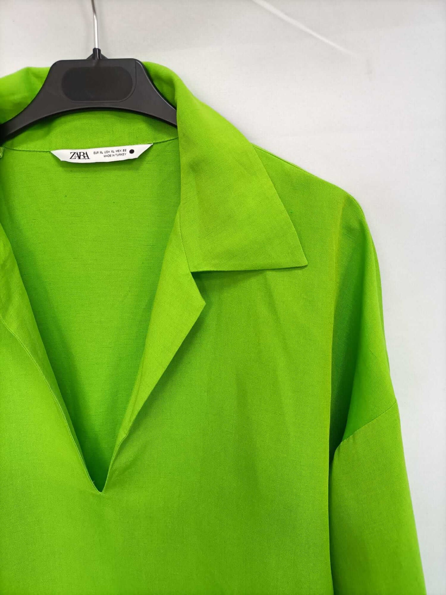 ZARA. Blusa verde fluida T.xl
