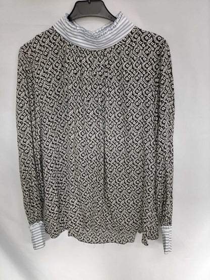 ZARA. Blusa negra flores T.xxl