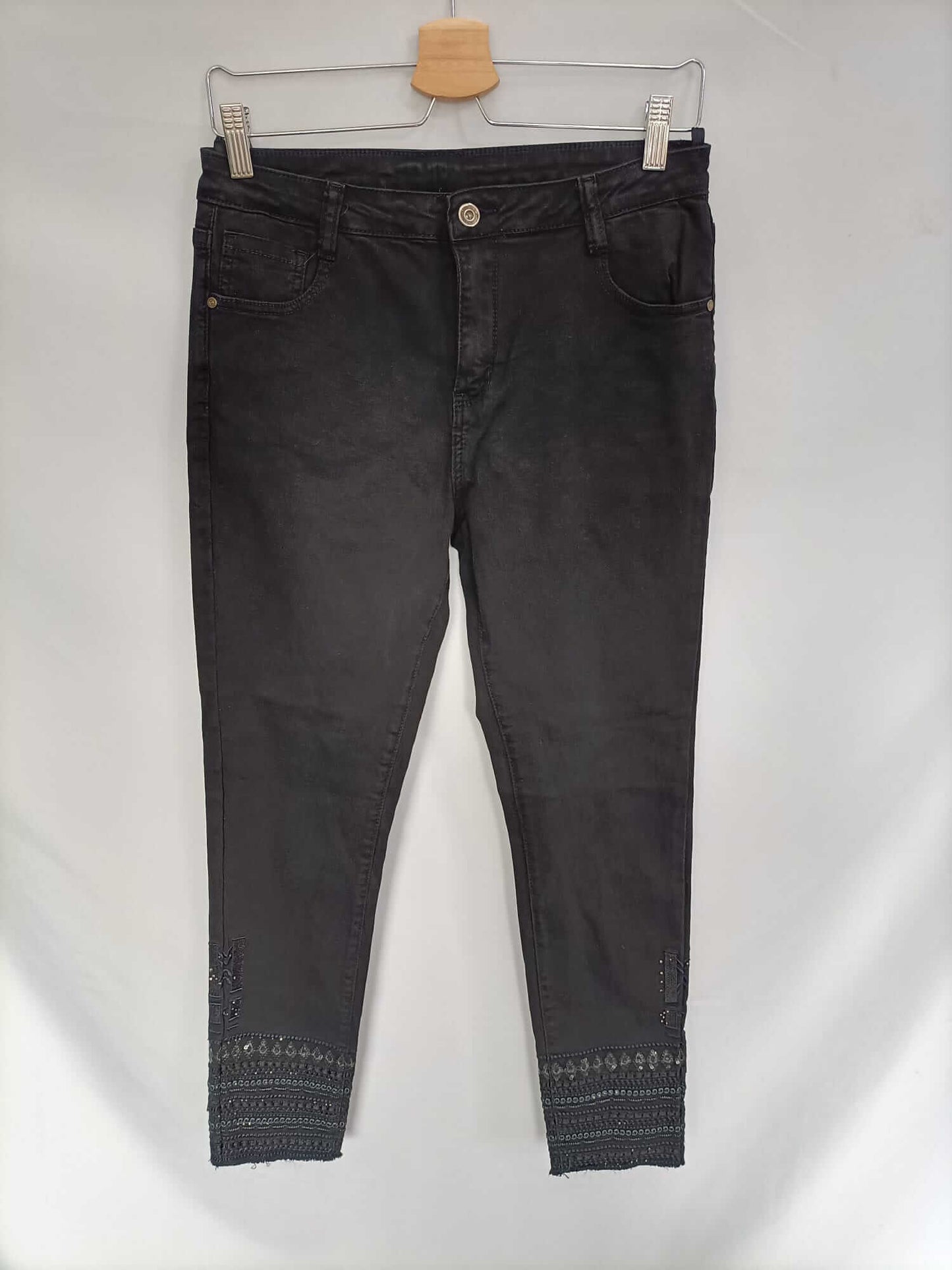 OTRAS. Pantalón denim negro tobillos T.xl