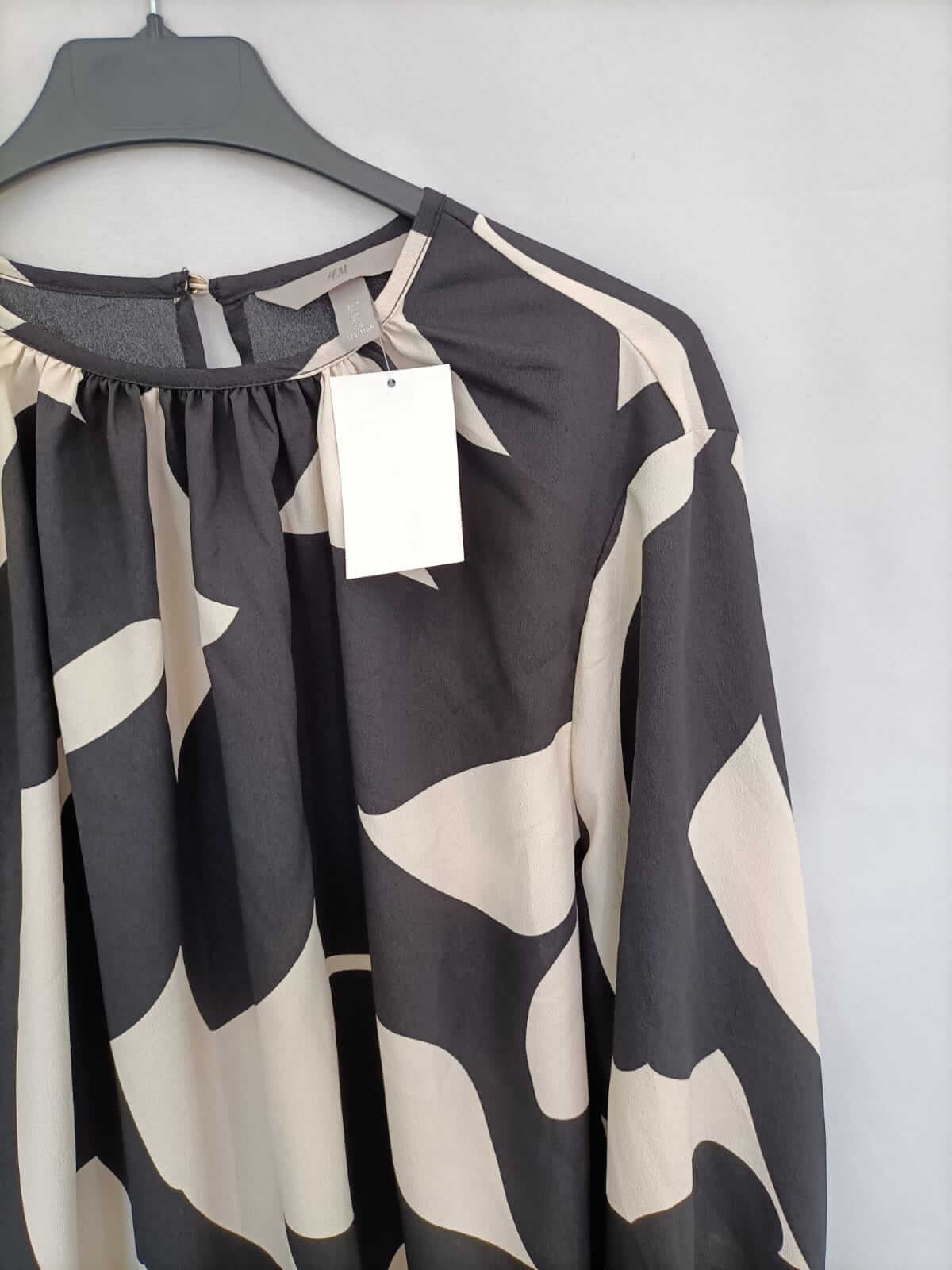 H&amp;M.Two-tone blouse S.XL