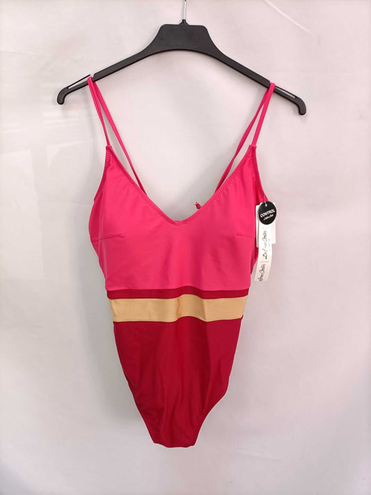 DOLORES CORTÉS. Bañador tonos rosas T.L