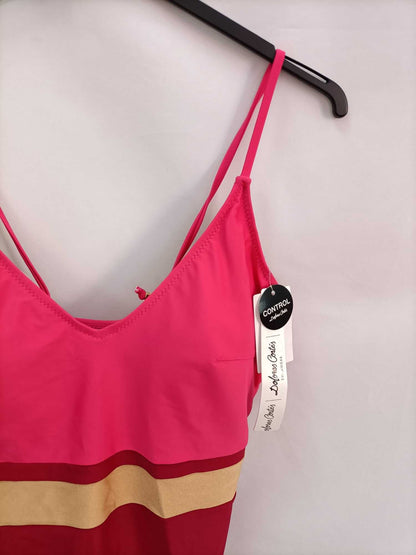 DOLORES CORTÉS. Bañador tonos rosas T.L