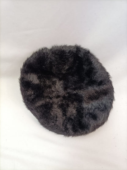 ACCESSORIES.Boina negra