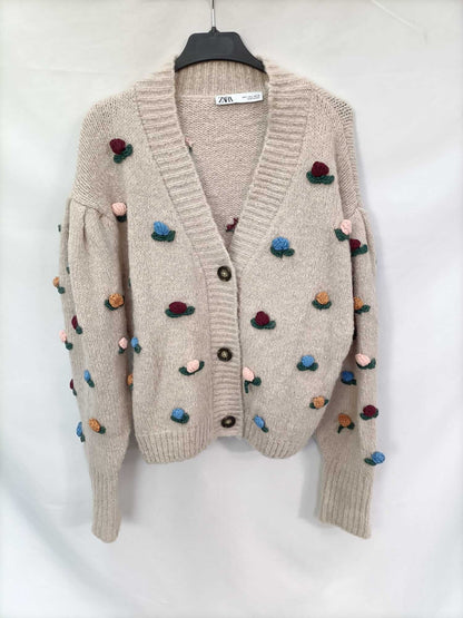 ZARA. Beige floral cardigan Tl