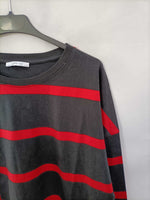 ZARA. Camiseta rayas negro y rojo T.l