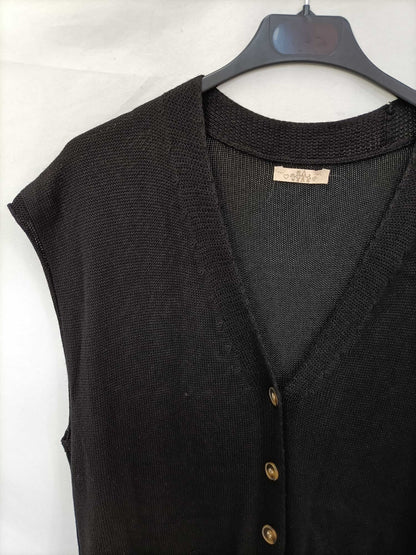 OTHERS. Black vest with buttons