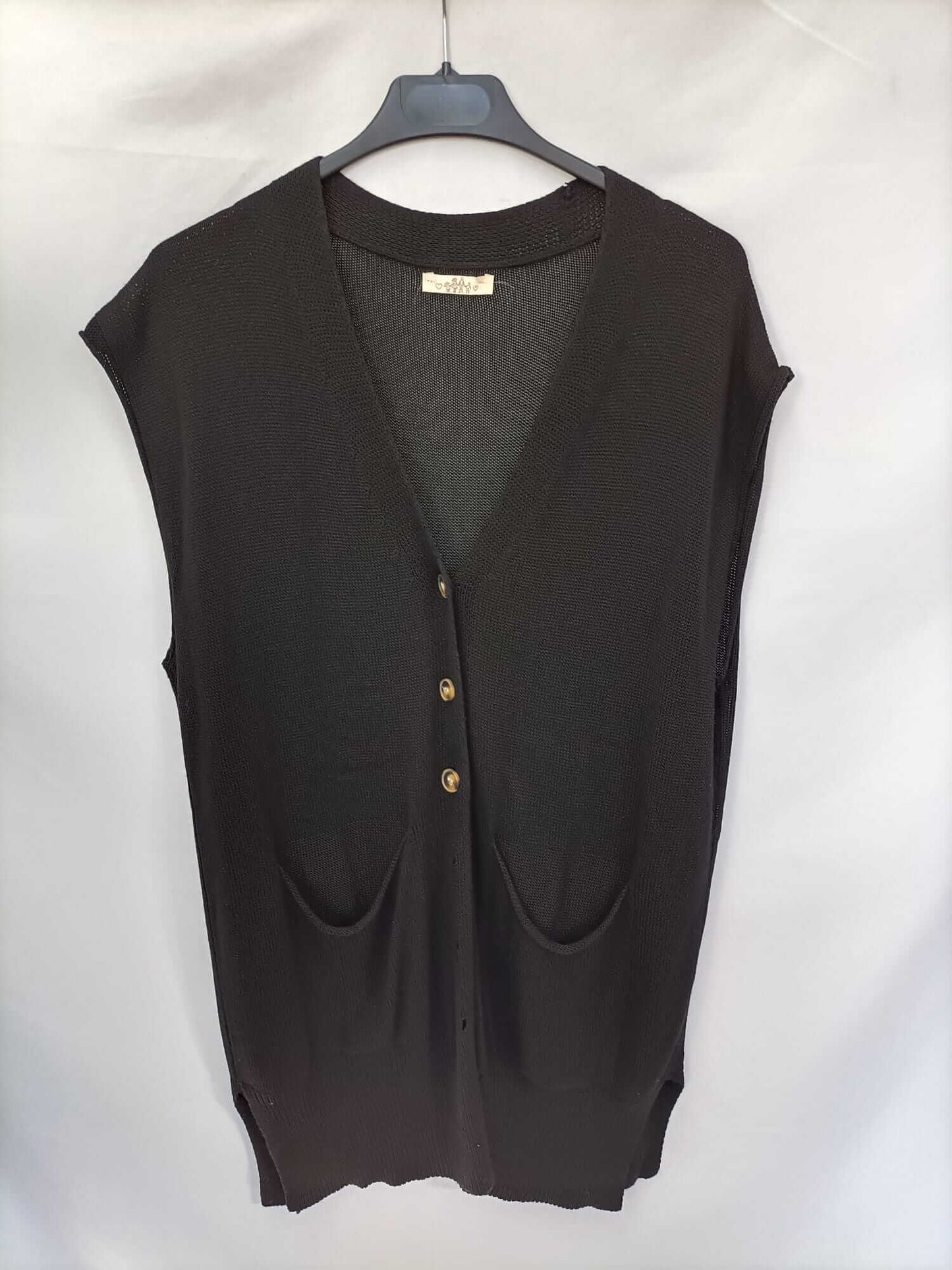 OTHERS. Black vest with buttons