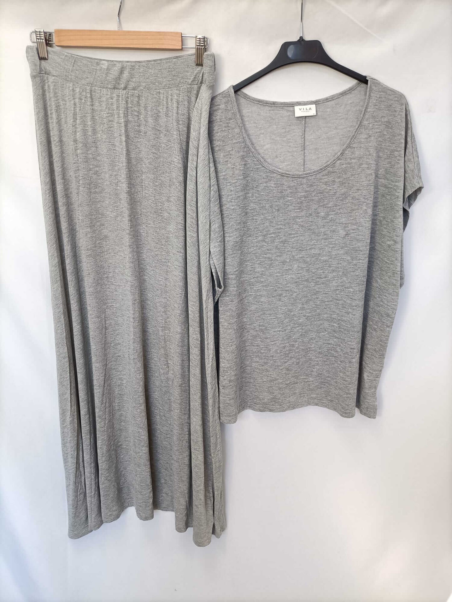 VILA. Long mottled grey skirt Tm