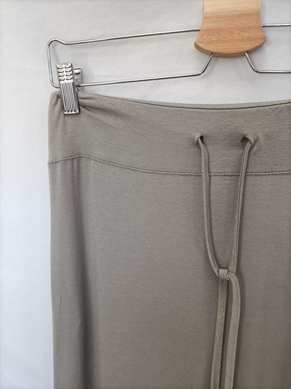 OTRAS. Falda midi verde topo Tu