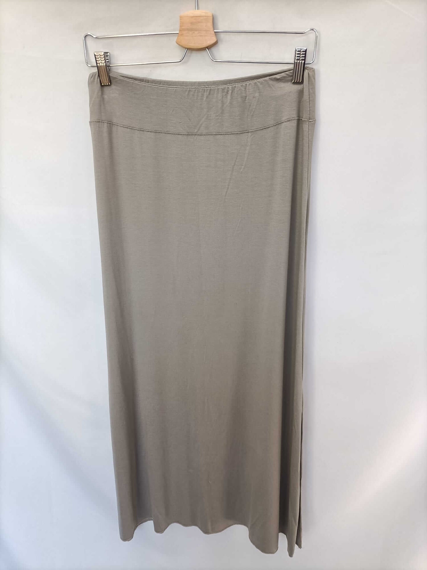 OTRAS. Falda midi verde topo Tu