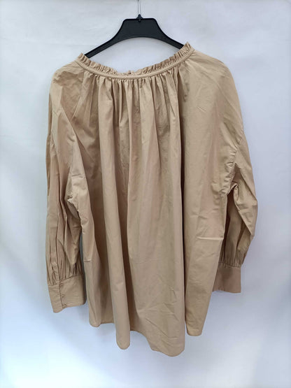 ZARA. Blusa oversized beige T.l