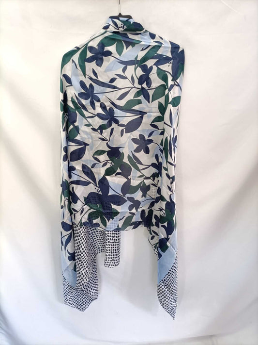 OTRAS. Pañuelo flores y lunares