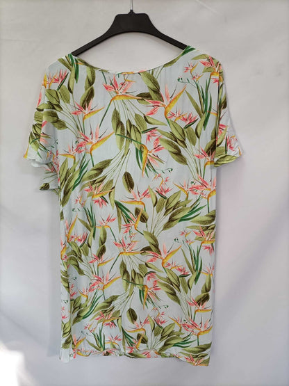 ZARA. Vestido corto flores T.xs