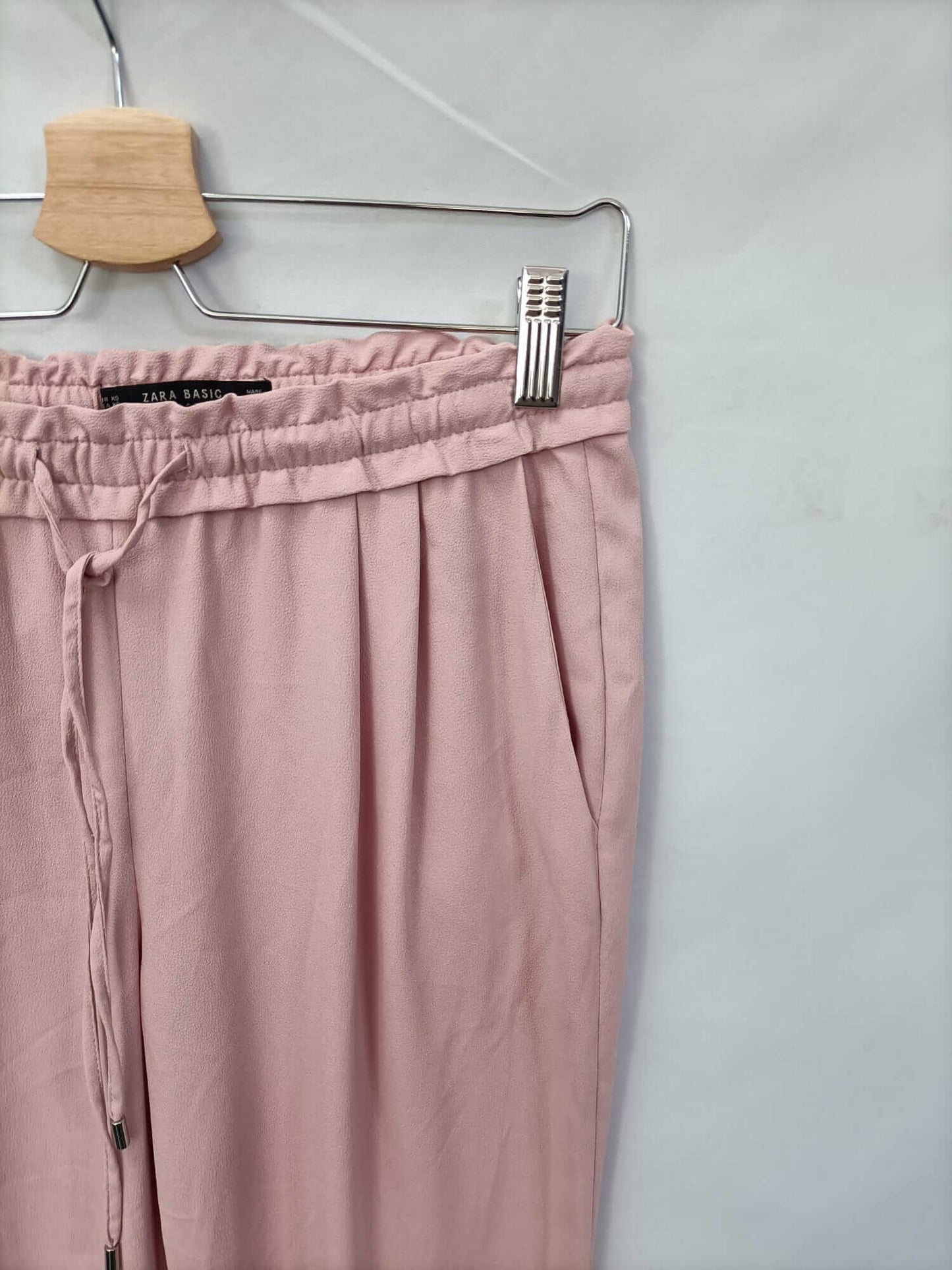 ZARA. Pantalón rosa fluido T.xs