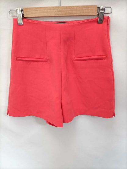 ZARA. Shorts coral alto T.xs