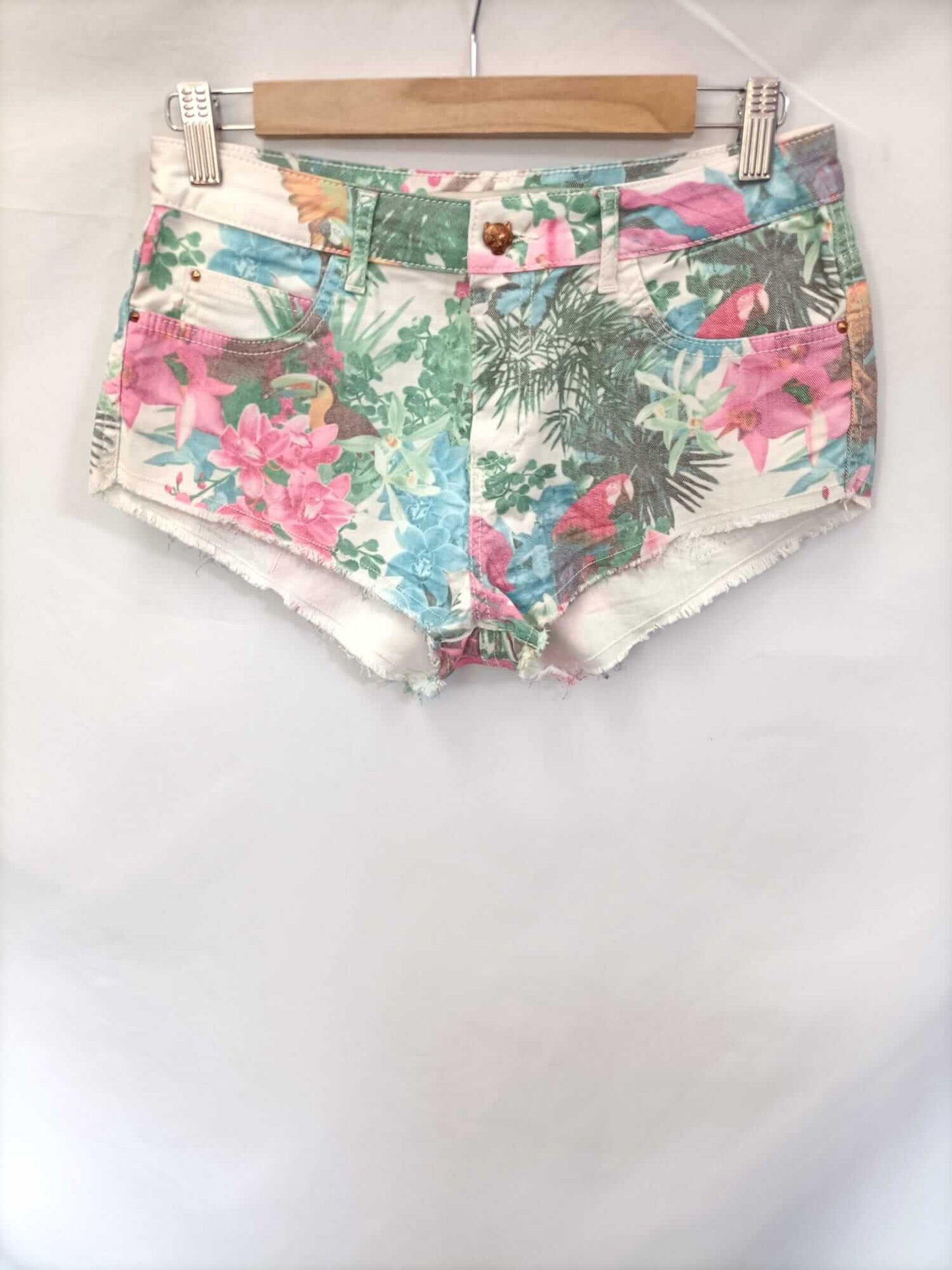 ZARA. Mini shorts flores T.36