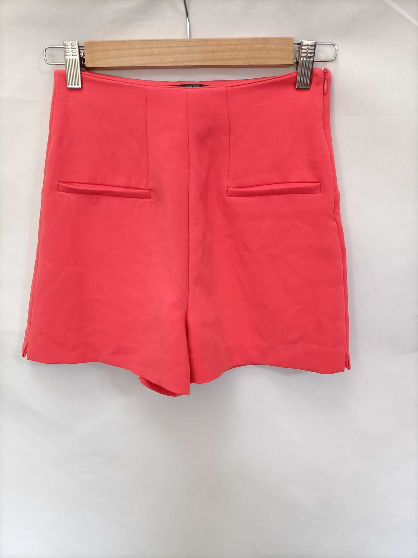 ZARA. Shorts coral alto T.xs